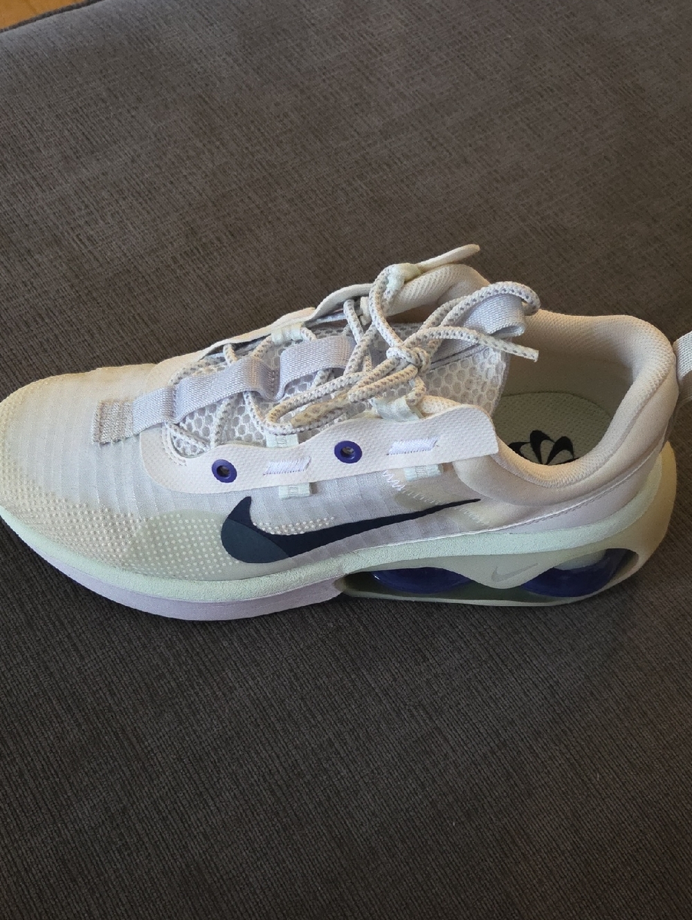 Nike Women Airmax 2021. Pretty New.